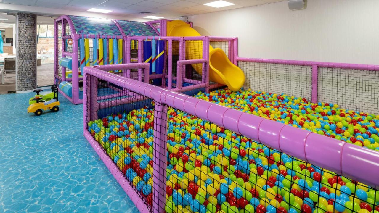 U Splash Hotel 2*